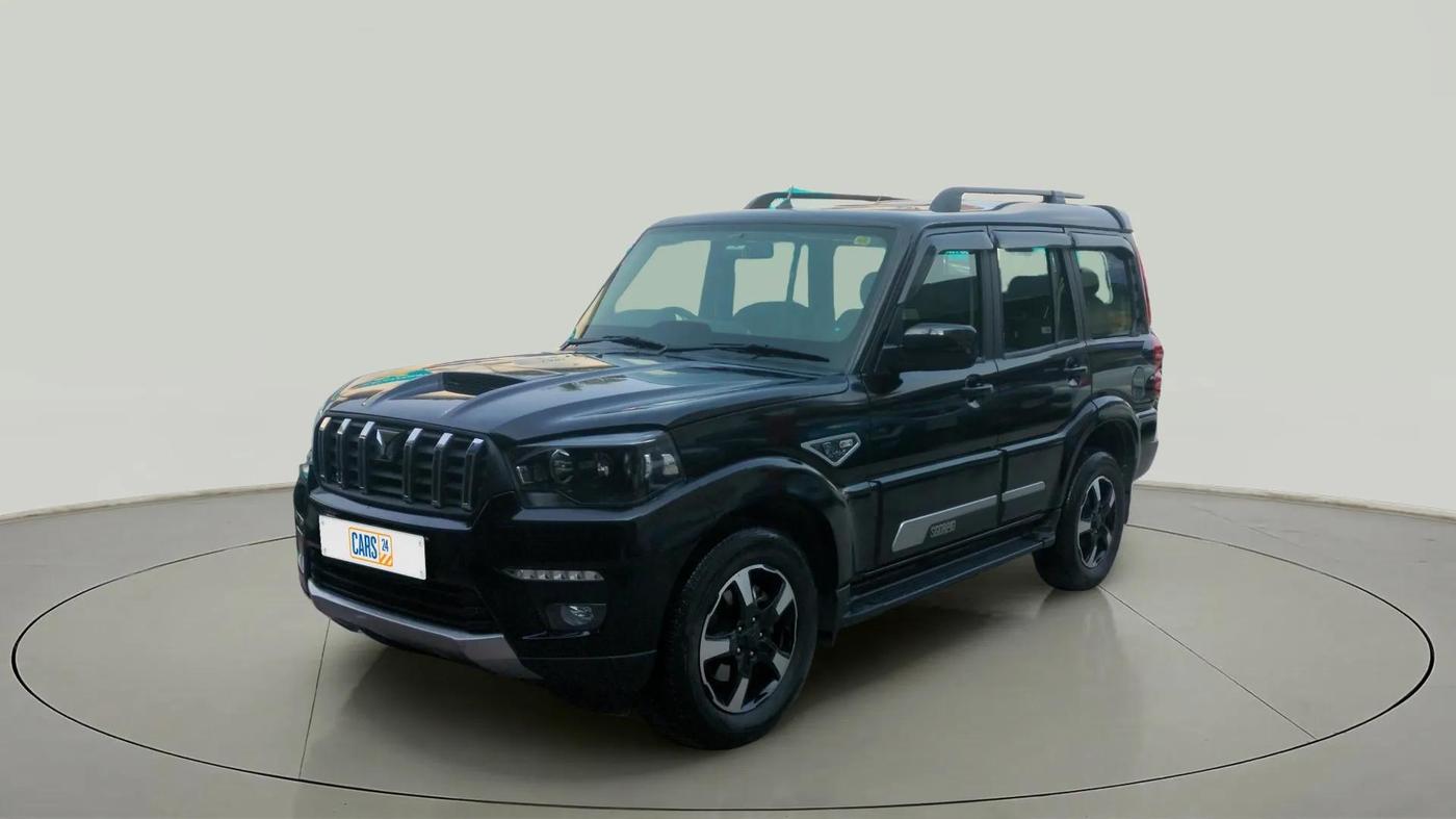 2024 Mahindra SCORPIO CLASSIC S11 MT 7S CC, Diesel, Manual, 11,745 km, Left Front Diagonal