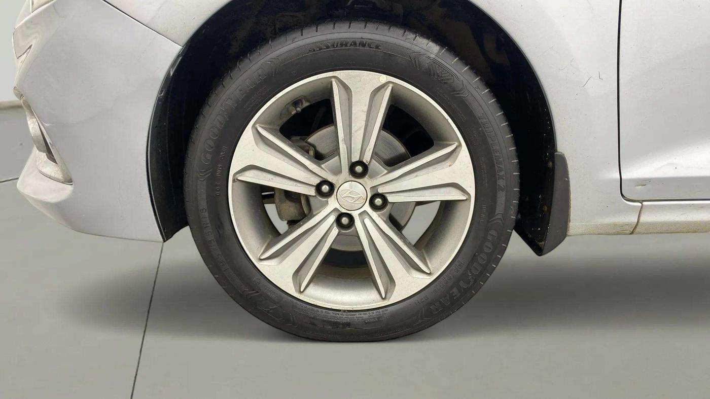 2019 Hyundai Verna 1.6 VTVT SX, Petrol, Manual, 47,796 km, Left Front Wheel