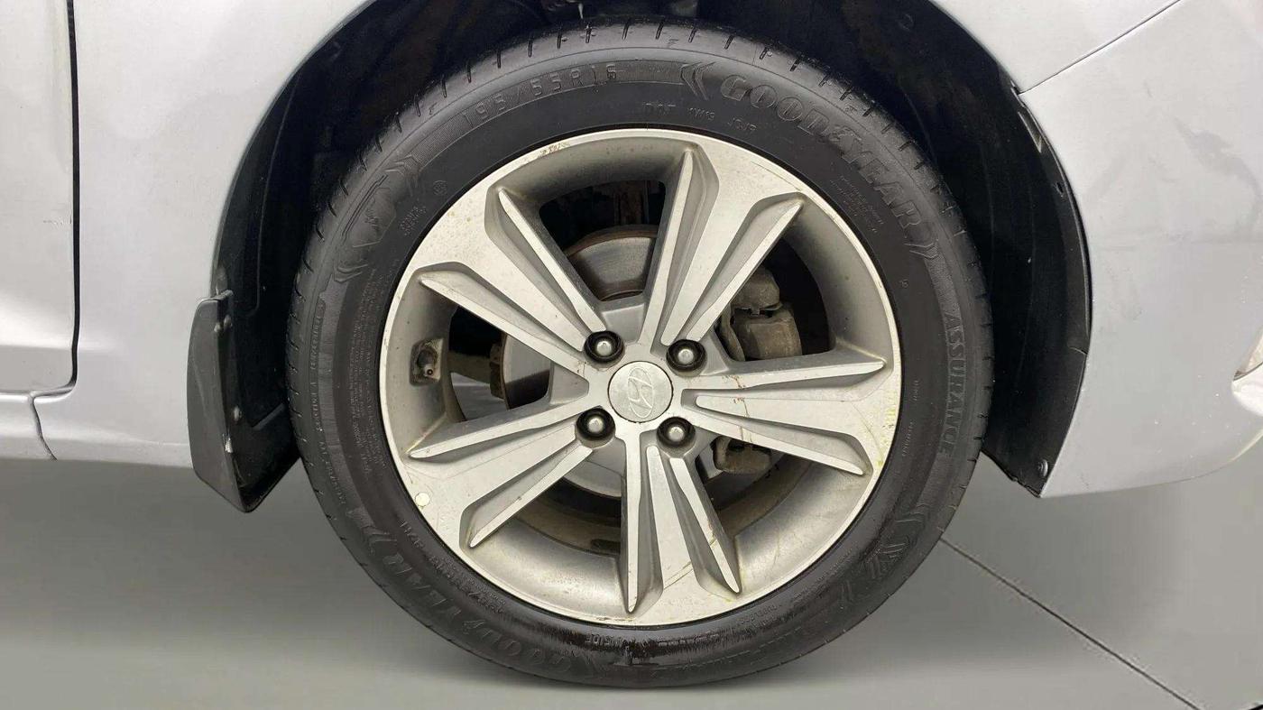 2019 Hyundai Verna 1.6 VTVT SX, Petrol, Manual, 47,796 km, Right Front Wheel