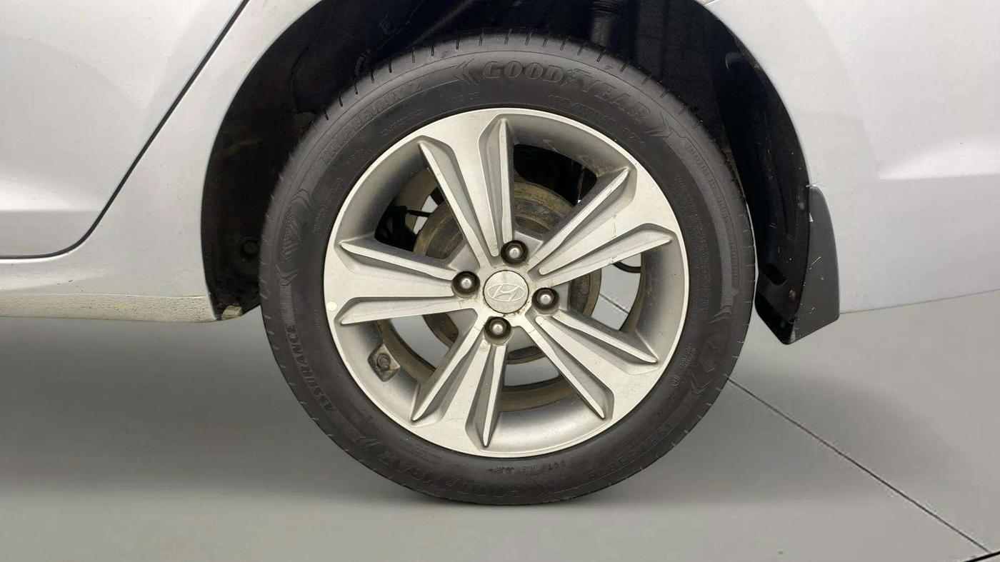 2019 Hyundai Verna 1.6 VTVT SX, Petrol, Manual, 47,796 km, Left Rear Wheel