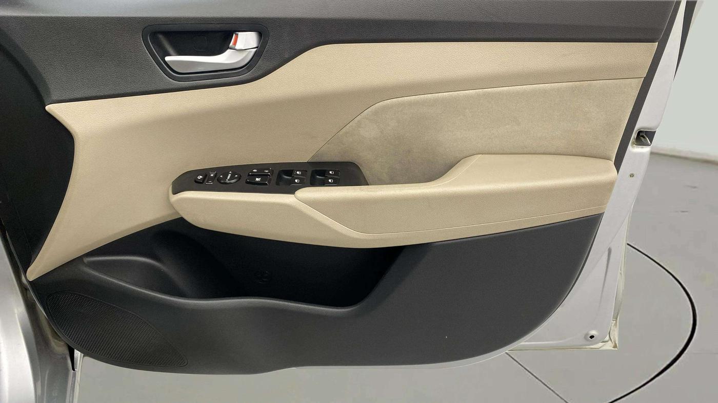 2019 Hyundai Verna 1.6 VTVT SX, Petrol, Manual, 47,796 km, Driver Side Door Panels Control