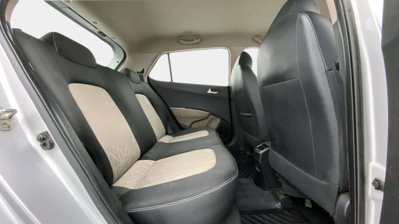2016 Hyundai Grand i10 SPORTZ 1.2 KAPPA VTVT, Petrol, Manual, 62,694 km, Right Side Rear Door Cabin