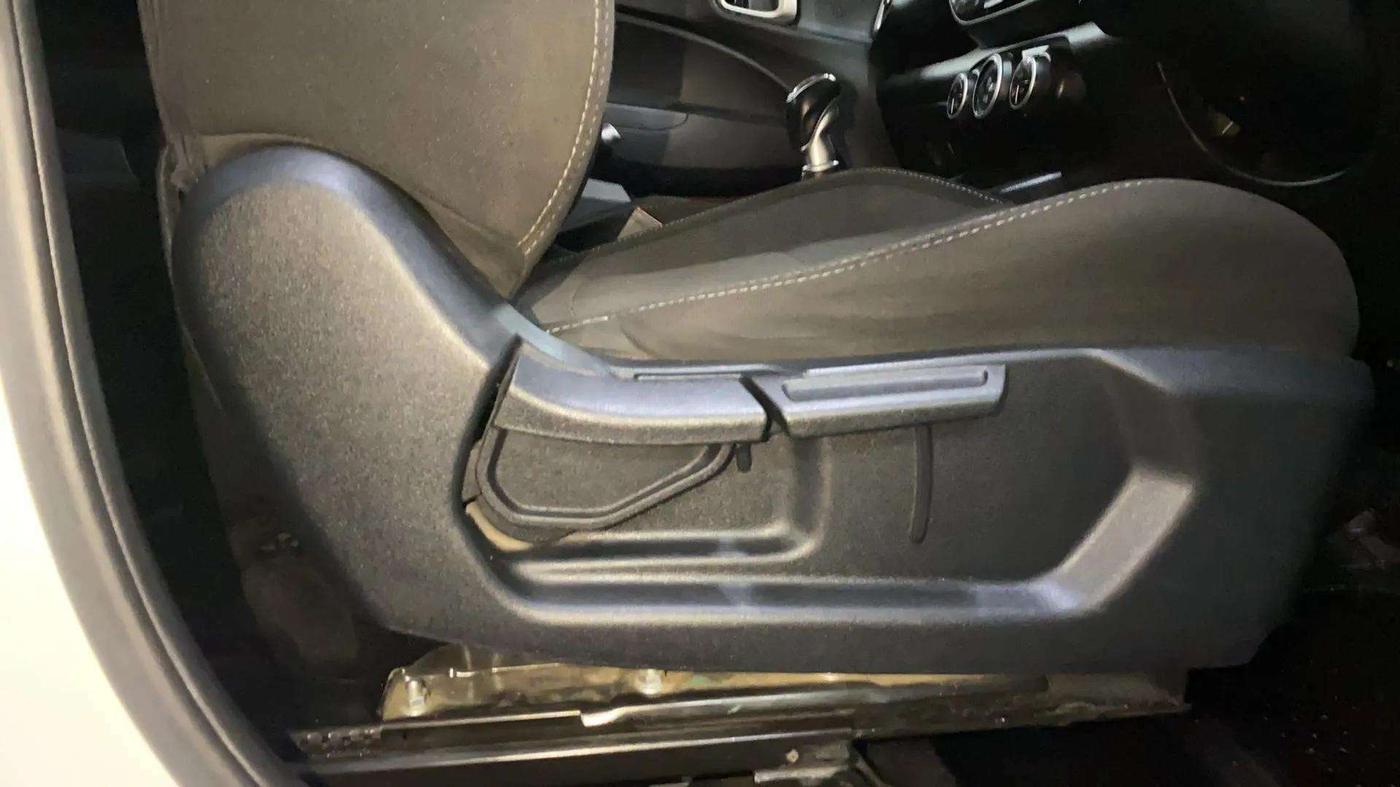 2022 Hyundai VENUE SX 1.0 TURBO, Petrol, Manual, 45,421 km, Driver Side Adjustment Panel