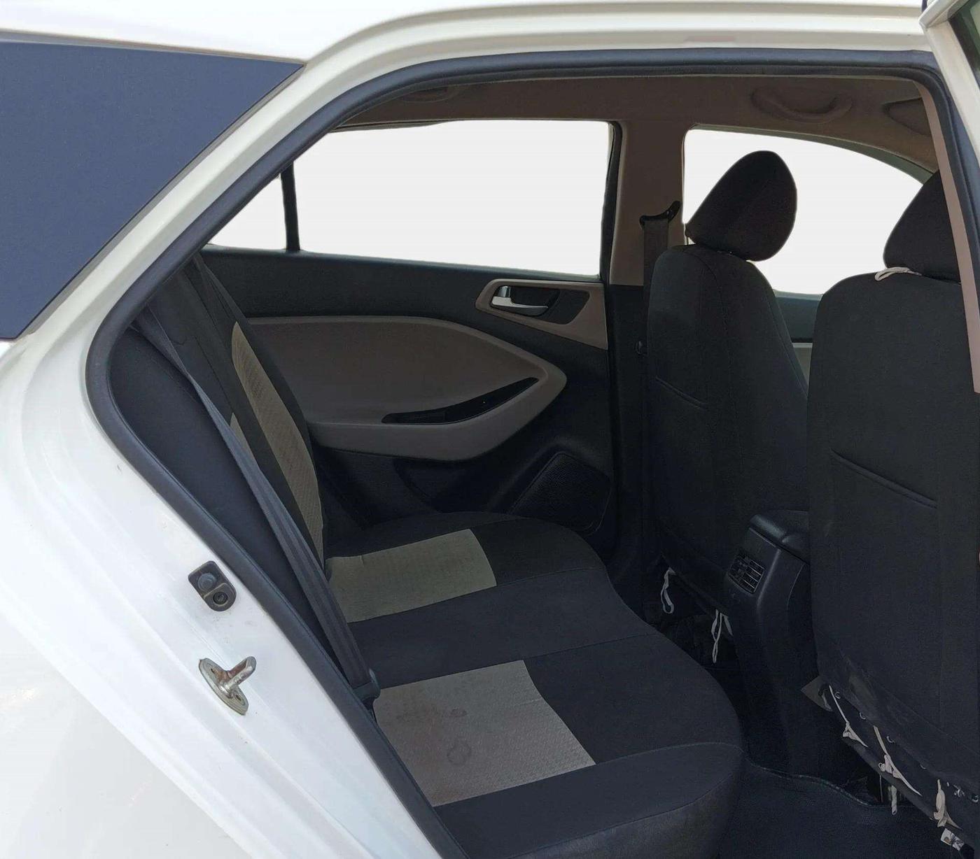 2019 Hyundai Elite i20 MAGNA PLUS 1.2, Petrol, Manual, 28,935 km, Right Side Rear Door Cabin
