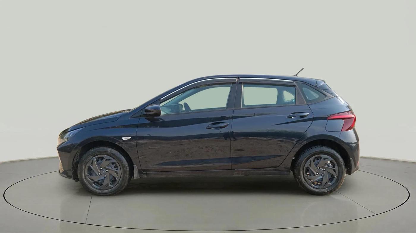 2022 Hyundai NEW I20 MAGNA 1.2 MT, Petrol, Manual, 17,956 km, Left Side