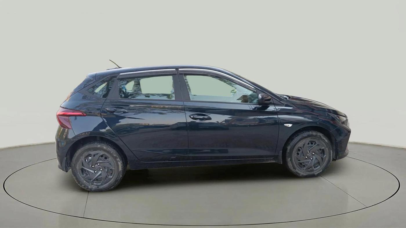 2022 Hyundai NEW I20 MAGNA 1.2 MT, Petrol, Manual, 17,956 km, Right Side View