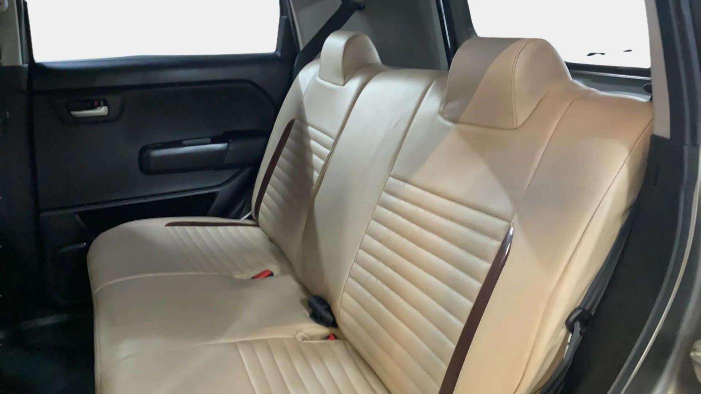 2019 Maruti New Wagon-R ZXI 1.2, Petrol, Manual, 34,891 km, Right Side Rear Door Cabin