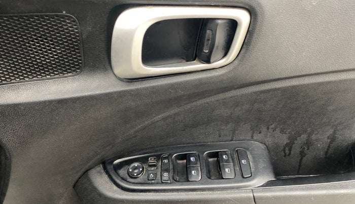 2020 Hyundai VENUE SX 1.0 TURBO, Petrol, Manual, 95,244 km, Driver Side Door Panels Control