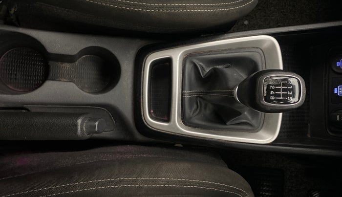 2020 Hyundai VENUE SX 1.0 TURBO, Petrol, Manual, 95,244 km, Gear Lever