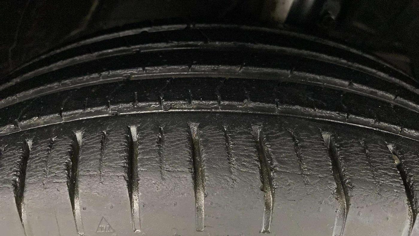 2017 Maruti Baleno ALPHA PETROL 1.2, Petrol, Manual, 37,258 km, Right Front Tyre Tread