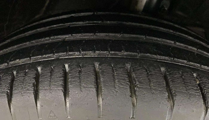 2017 Maruti Baleno ALPHA PETROL 1.2, Petrol, Manual, 37,258 km, Right Front Tyre Tread