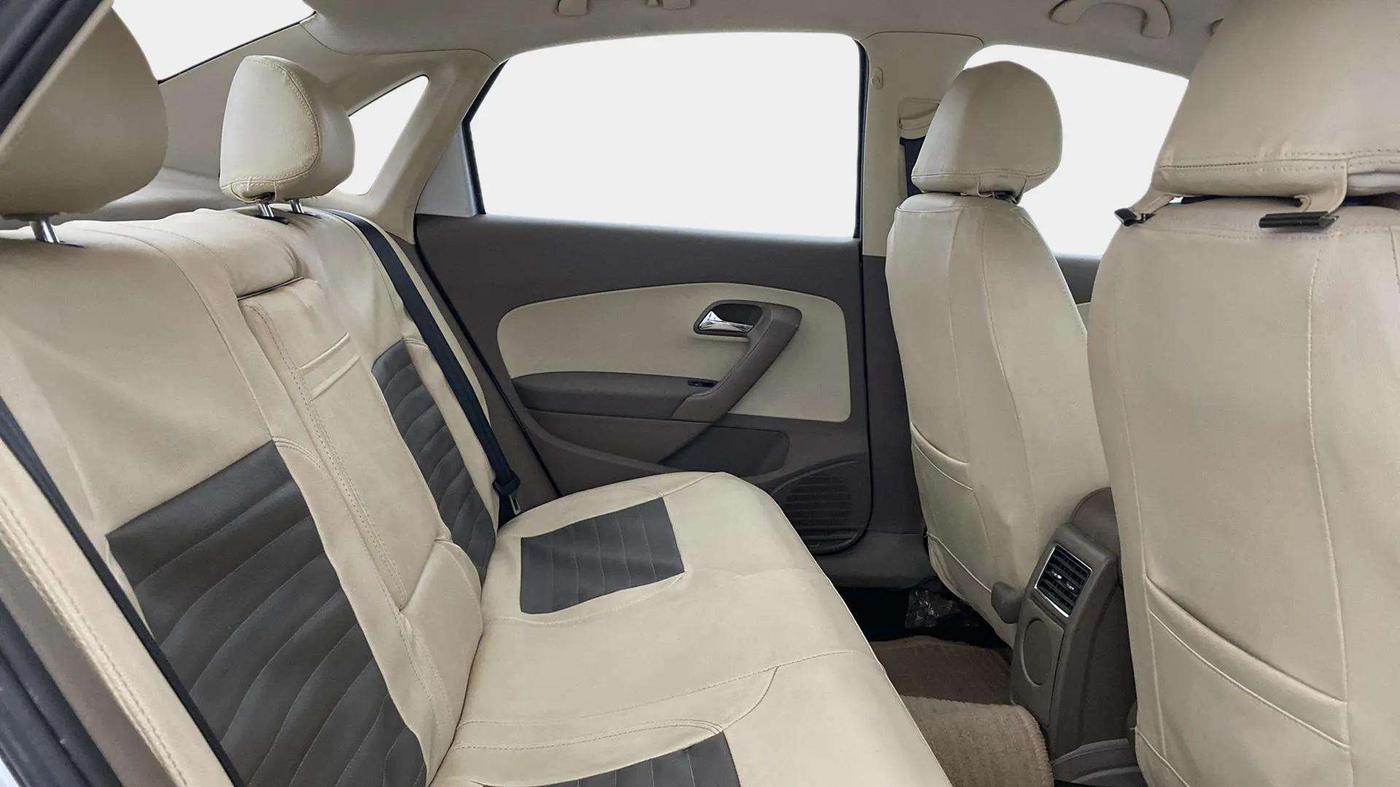 2014 Skoda Rapid ELEGANCE 1.6 MPI MT, Petrol, Manual, 36,704 km, Right Side Rear Door Cabin