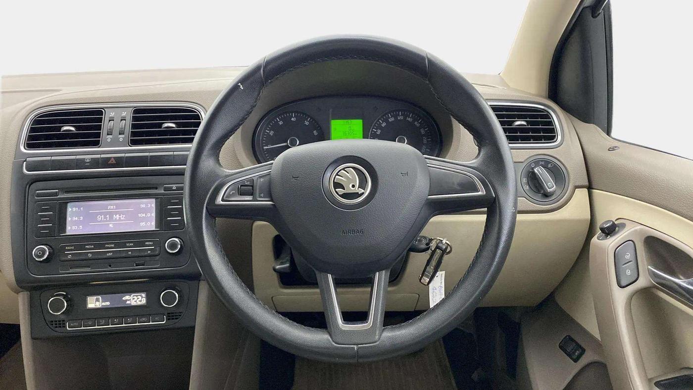 2014 Skoda Rapid ELEGANCE 1.6 MPI MT, Petrol, Manual, 36,704 km, Steering Wheel Close Up