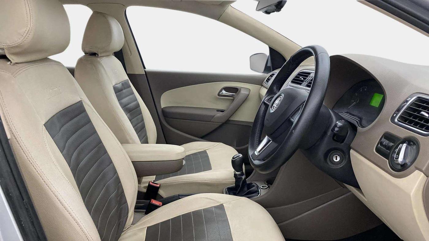 2014 Skoda Rapid ELEGANCE 1.6 MPI MT, Petrol, Manual, 36,704 km, Right Side Front Door Cabin