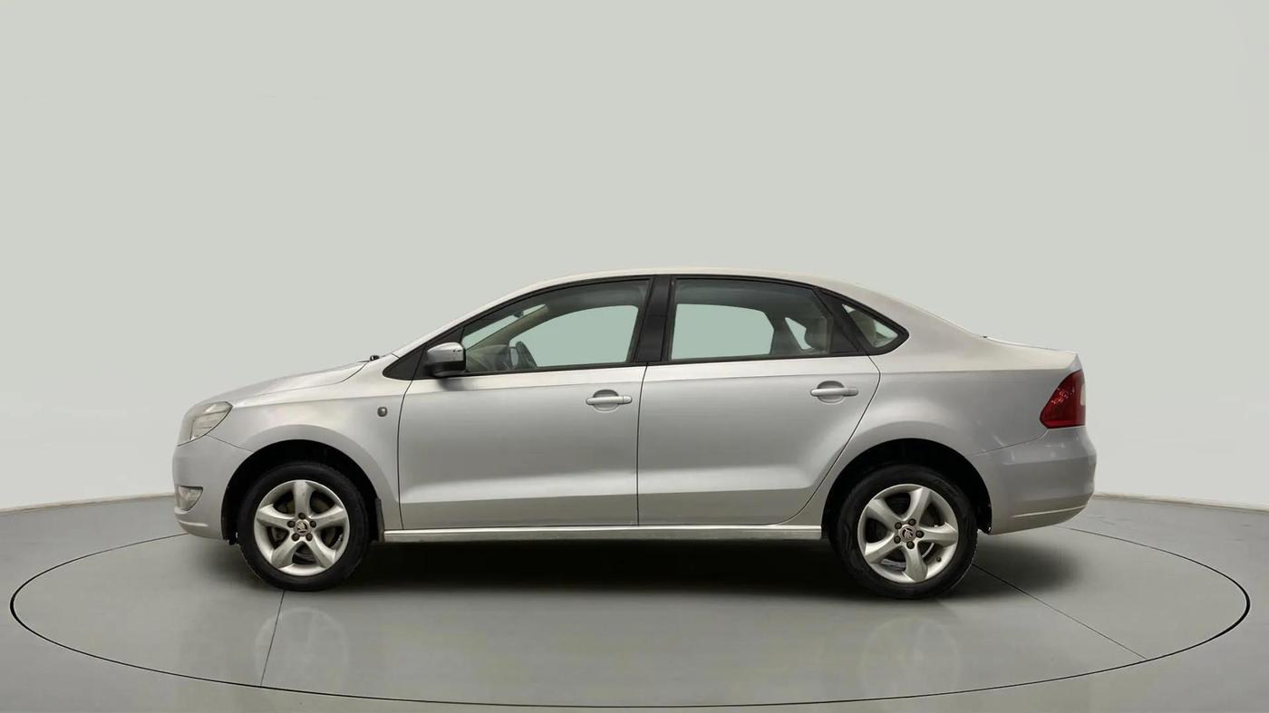 2014 Skoda Rapid ELEGANCE 1.6 MPI MT, Petrol, Manual, 36,704 km, Left Side