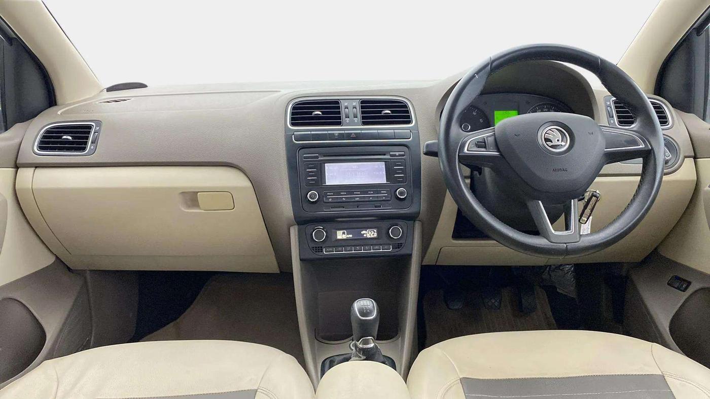 2014 Skoda Rapid ELEGANCE 1.6 MPI MT, Petrol, Manual, 36,704 km, Dashboard