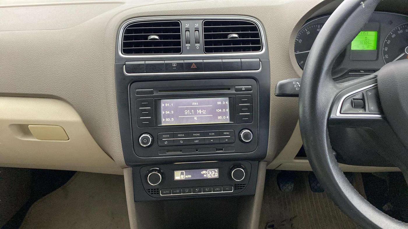 2014 Skoda Rapid ELEGANCE 1.6 MPI MT, Petrol, Manual, 36,704 km, Air Conditioner