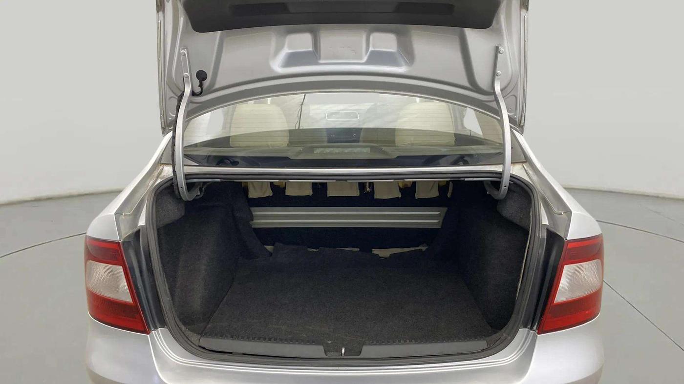 2014 Skoda Rapid ELEGANCE 1.6 MPI MT, Petrol, Manual, 36,704 km, Boot Inside