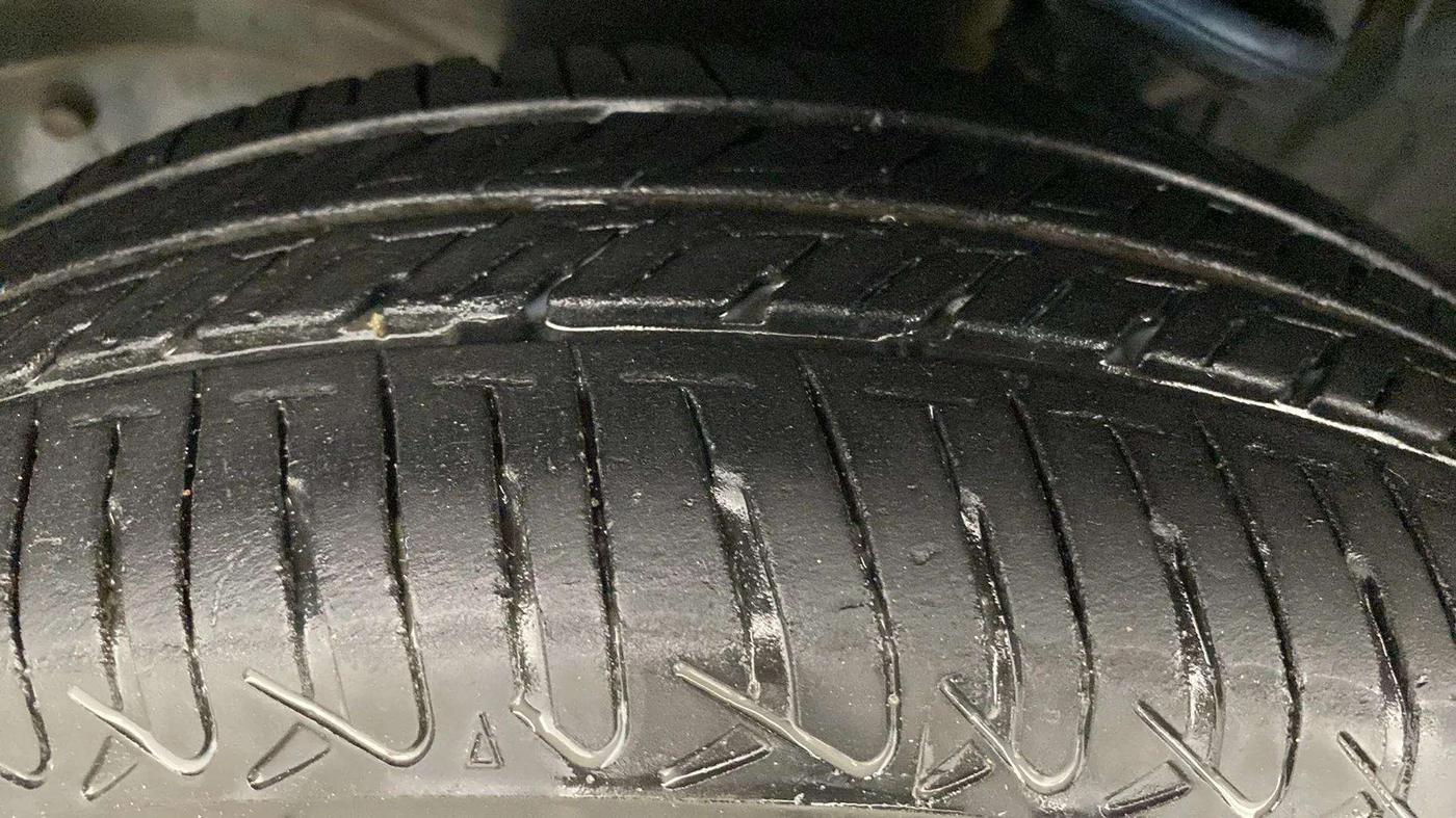 2015 Maruti Alto K10 VXI AMT, Petrol, Automatic, 61,216 km, Left Front Tyre Tread