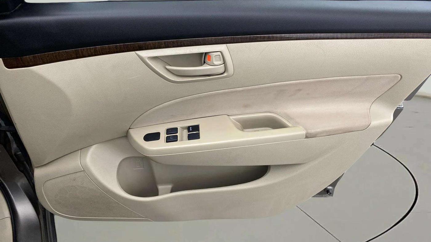 2015 Maruti Swift Dzire LXI (O), Petrol, Manual, 61,842 km, Driver Side Door Panels Control