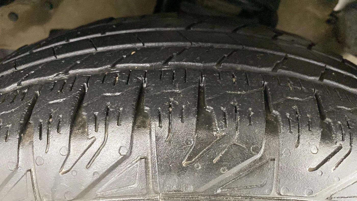 2022 Mahindra BOLERO NEO N 8, Diesel, Manual, 52,807 km, Right Front Tyre Tread