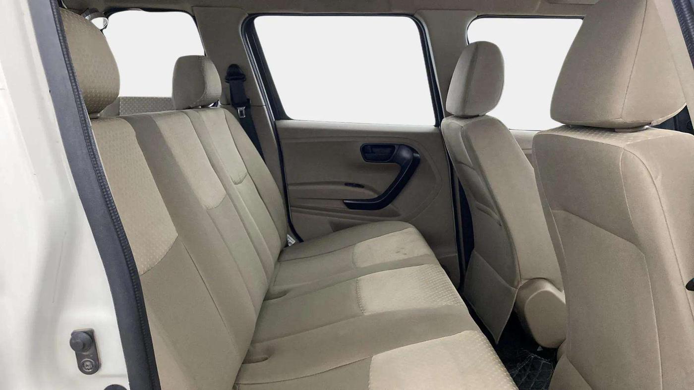 2022 Mahindra BOLERO NEO N 8, Diesel, Manual, 52,807 km, Right Side Rear Door Cabin