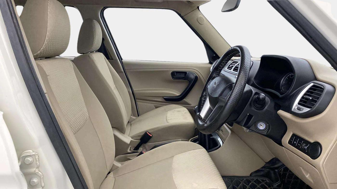 2022 Mahindra BOLERO NEO N 8, Diesel, Manual, 52,807 km, Right Side Front Door Cabin