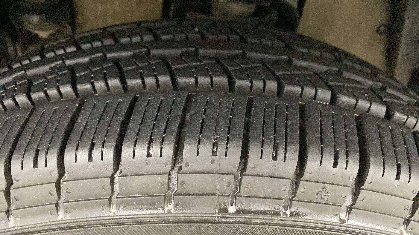 2022 Mahindra BOLERO NEO N 8, Diesel, Manual, 52,807 km, Left Front Tyre Tread