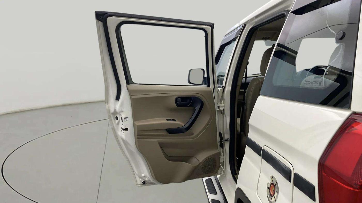 2022 Mahindra BOLERO NEO N 8, Diesel, Manual, 52,807 km, LHS Rear Door