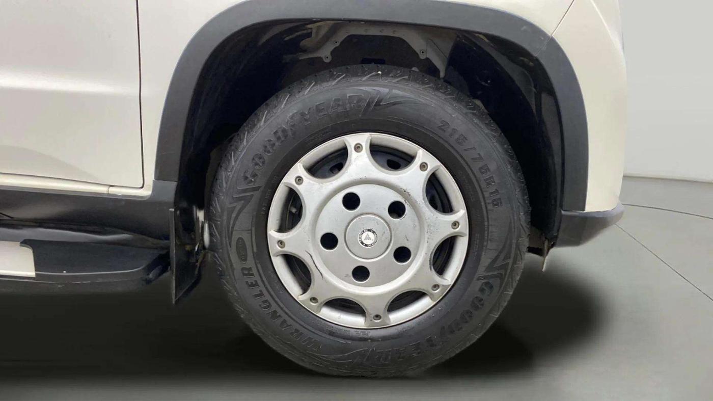 2022 Mahindra BOLERO NEO N 8, Diesel, Manual, 52,807 km, Right Front Wheel