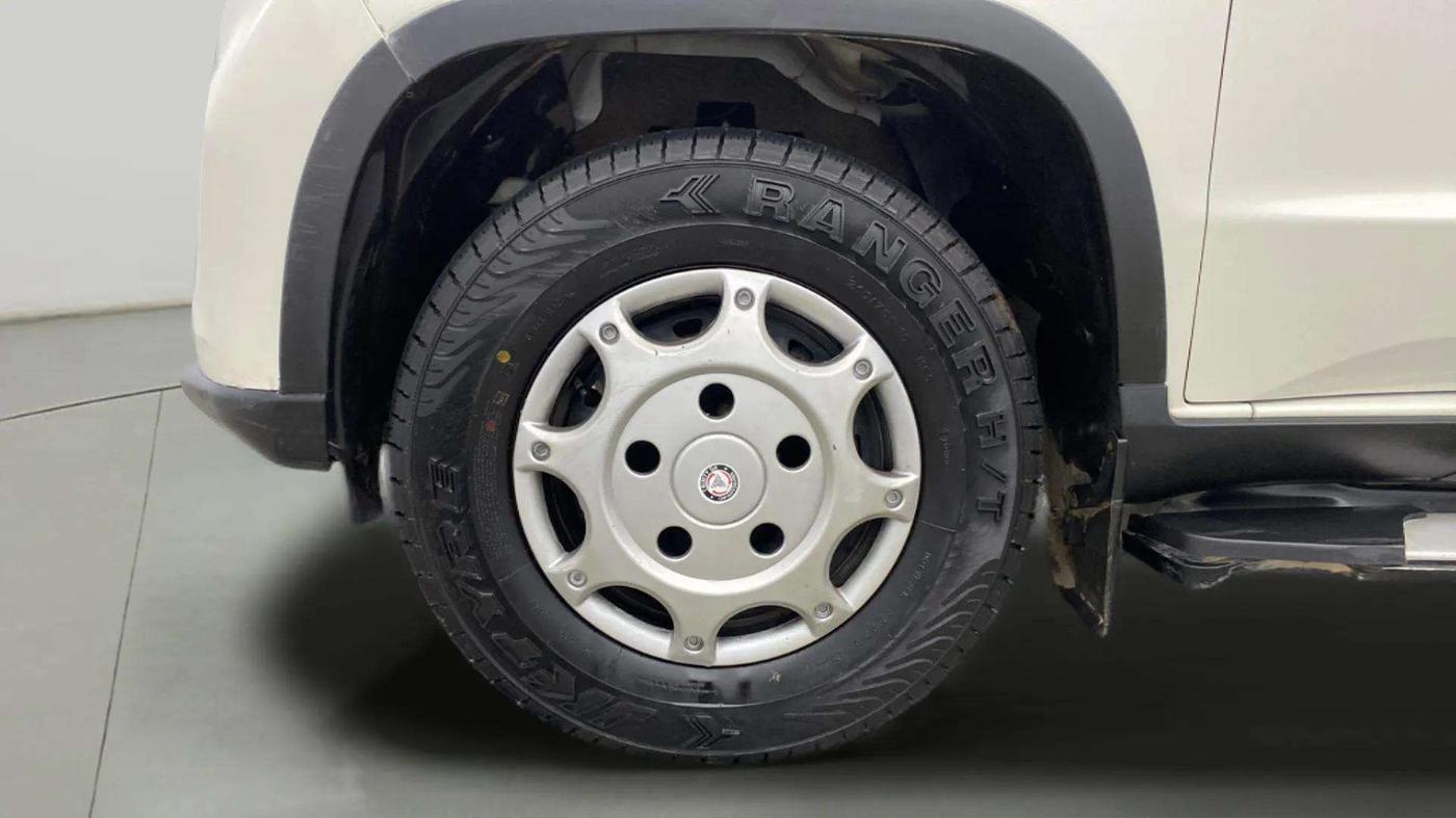 2022 Mahindra BOLERO NEO N 8, Diesel, Manual, 52,807 km, Left Front Wheel