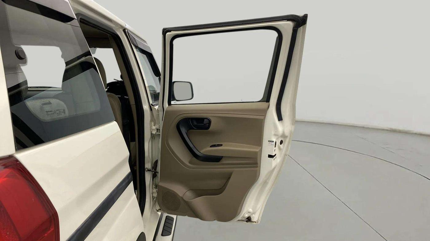 2022 Mahindra BOLERO NEO N 8, Diesel, Manual, 52,807 km, RHS Rear Door