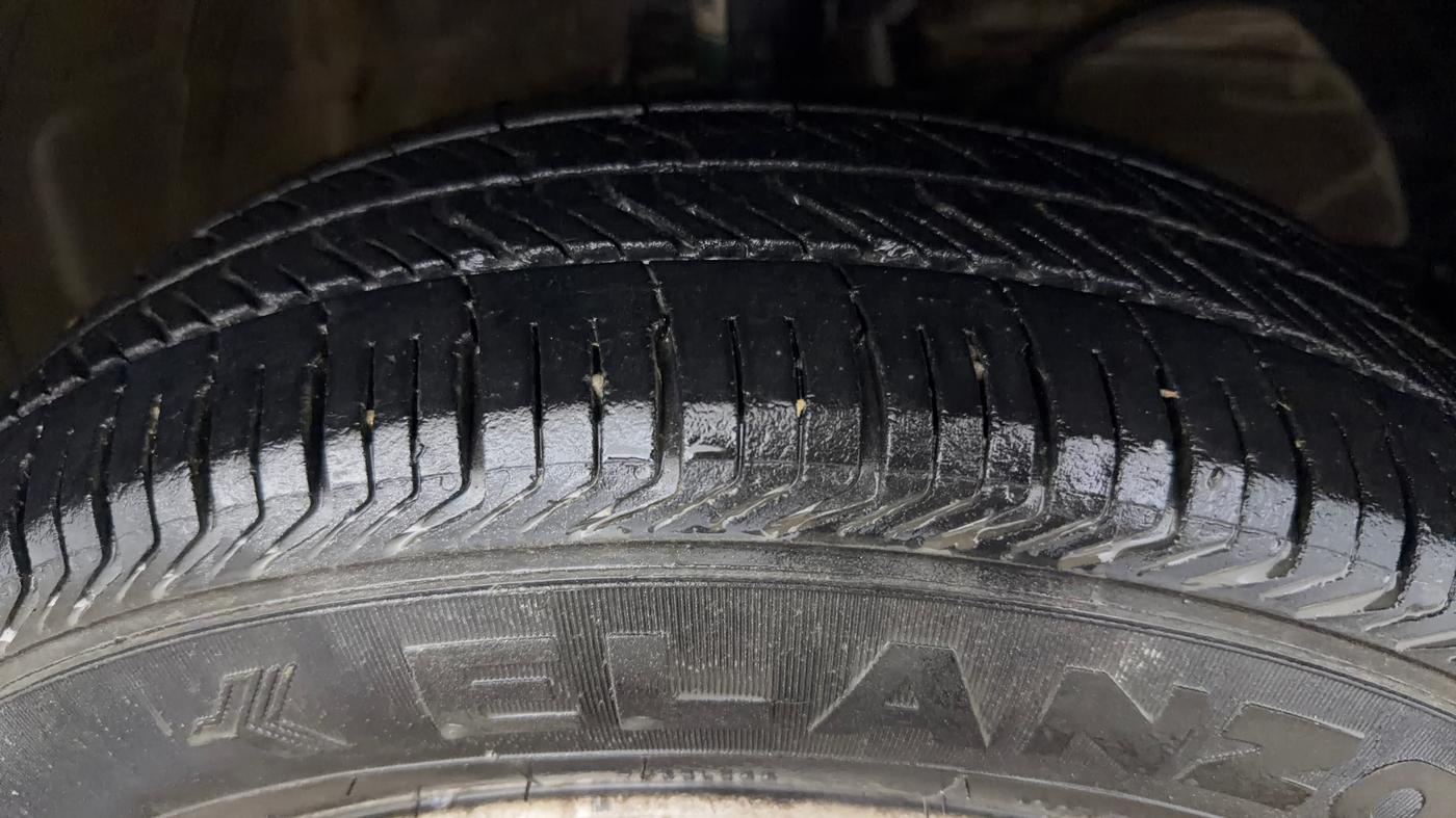 2022 Maruti Dzire LXI, Petrol, Manual, 95,940 km, Right Front Tyre Tread