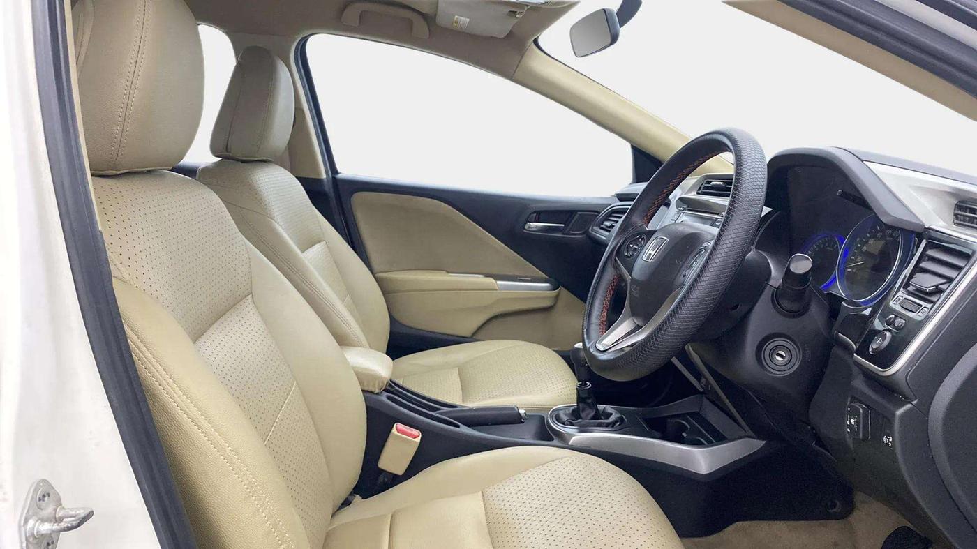 2016 Honda City 1.5L I-VTEC V MT, CNG, Manual, 72,331 km, Right Side Front Door Cabin