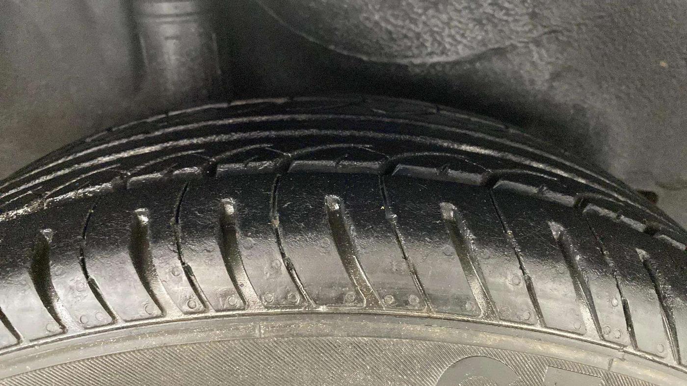 2016 Honda City 1.5L I-VTEC V MT, CNG, Manual, 72,331 km, Right Rear Tyre Tread