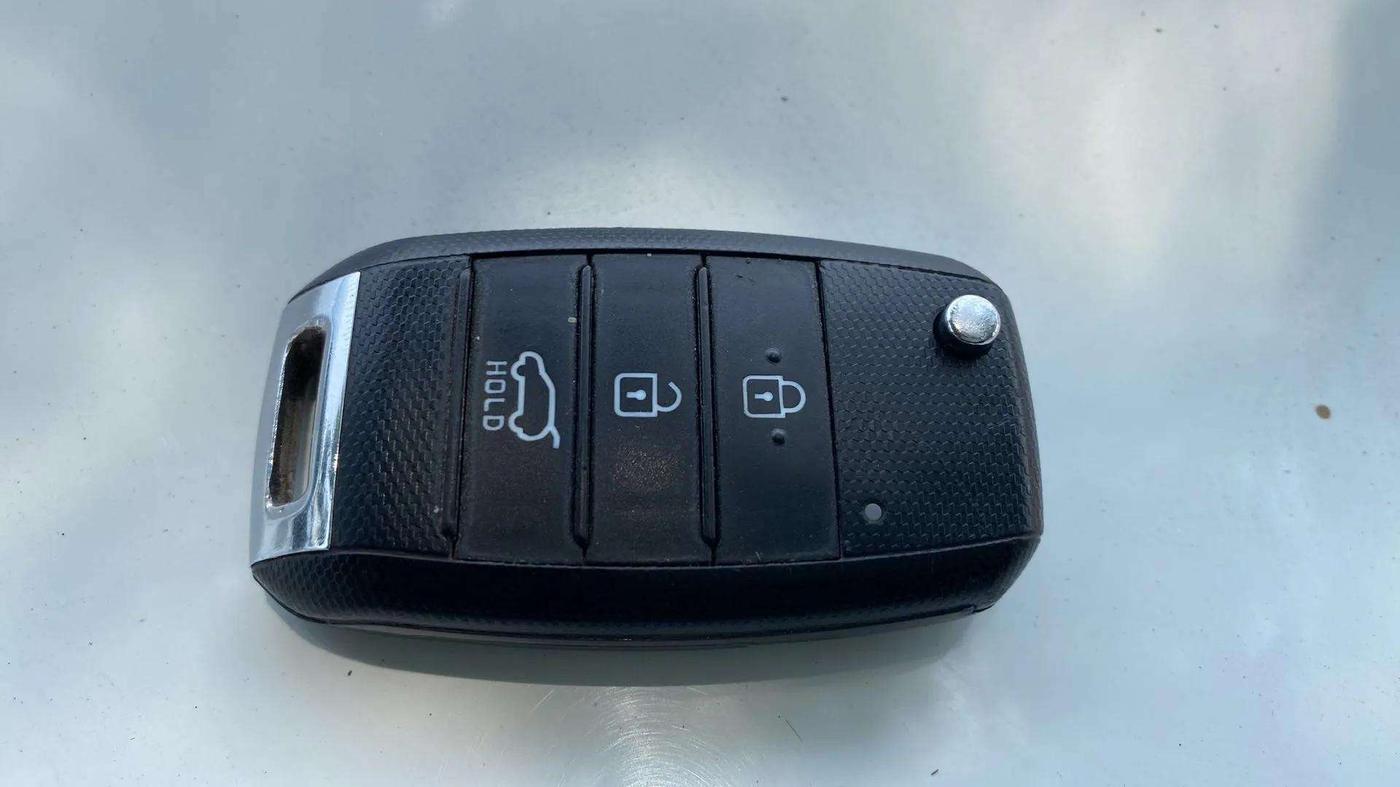 2021 KIA SONET HTK PLUS 1.2, Petrol, Manual, 17,117 km, Key Close Up