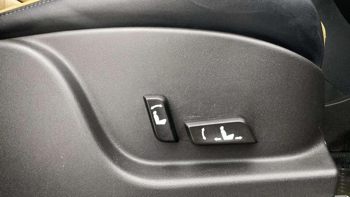 2019 Mahindra XUV500 W11(O), Diesel, Manual, 41,688 km, Driver Side Adjustment Panel
