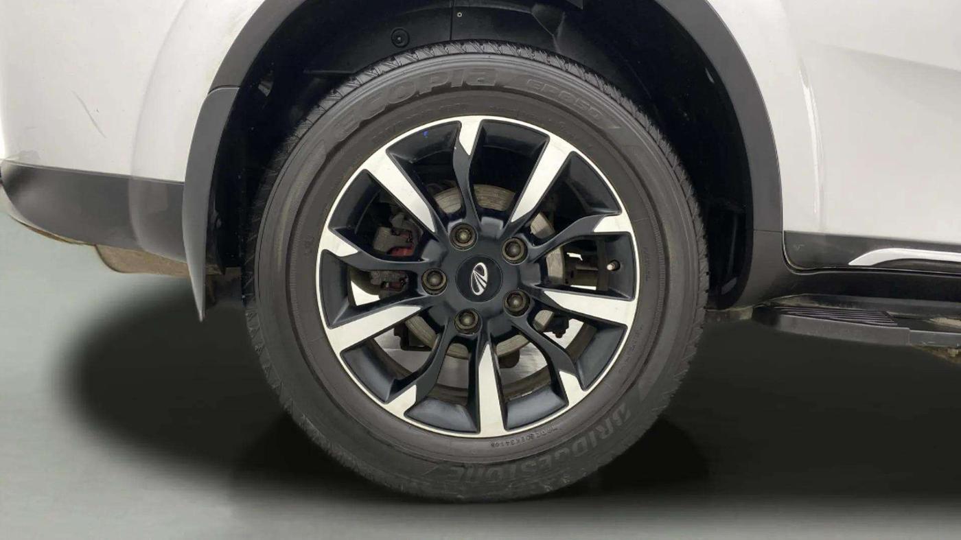 2019 Mahindra XUV500 W11(O), Diesel, Manual, 41,688 km, Right Rear Wheel