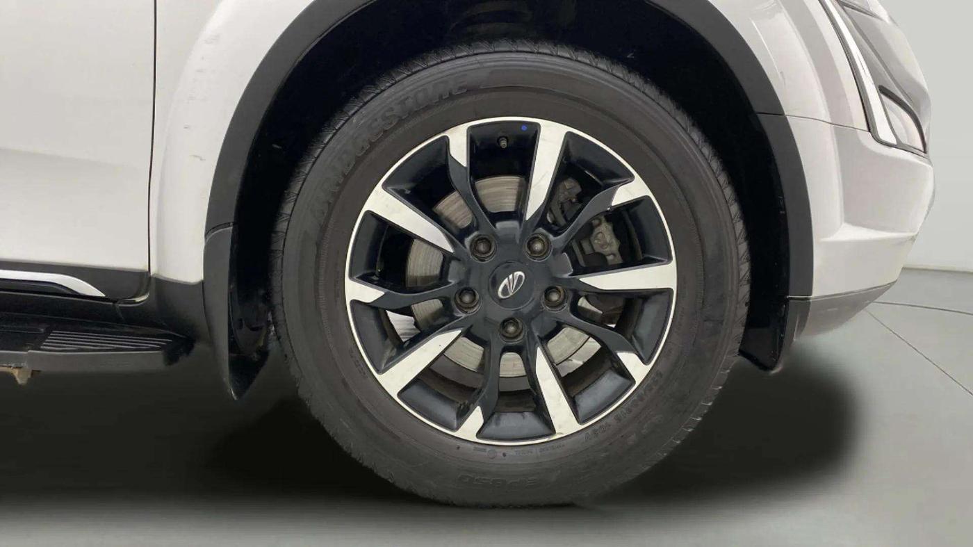 2019 Mahindra XUV500 W11(O), Diesel, Manual, 41,688 km, Right Front Wheel