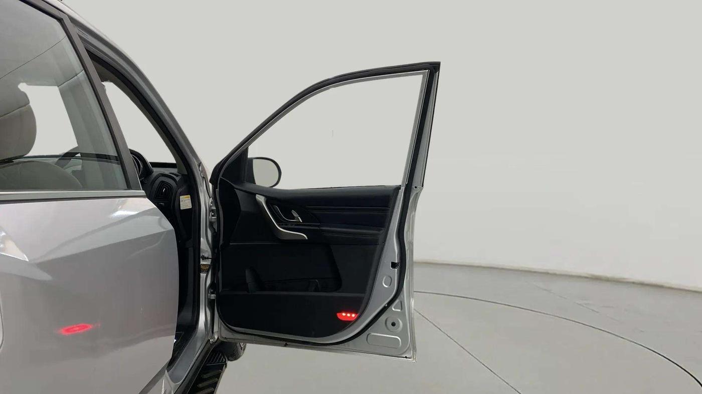 2019 Mahindra XUV500 W11(O), Diesel, Manual, 41,688 km, RHS Front Door