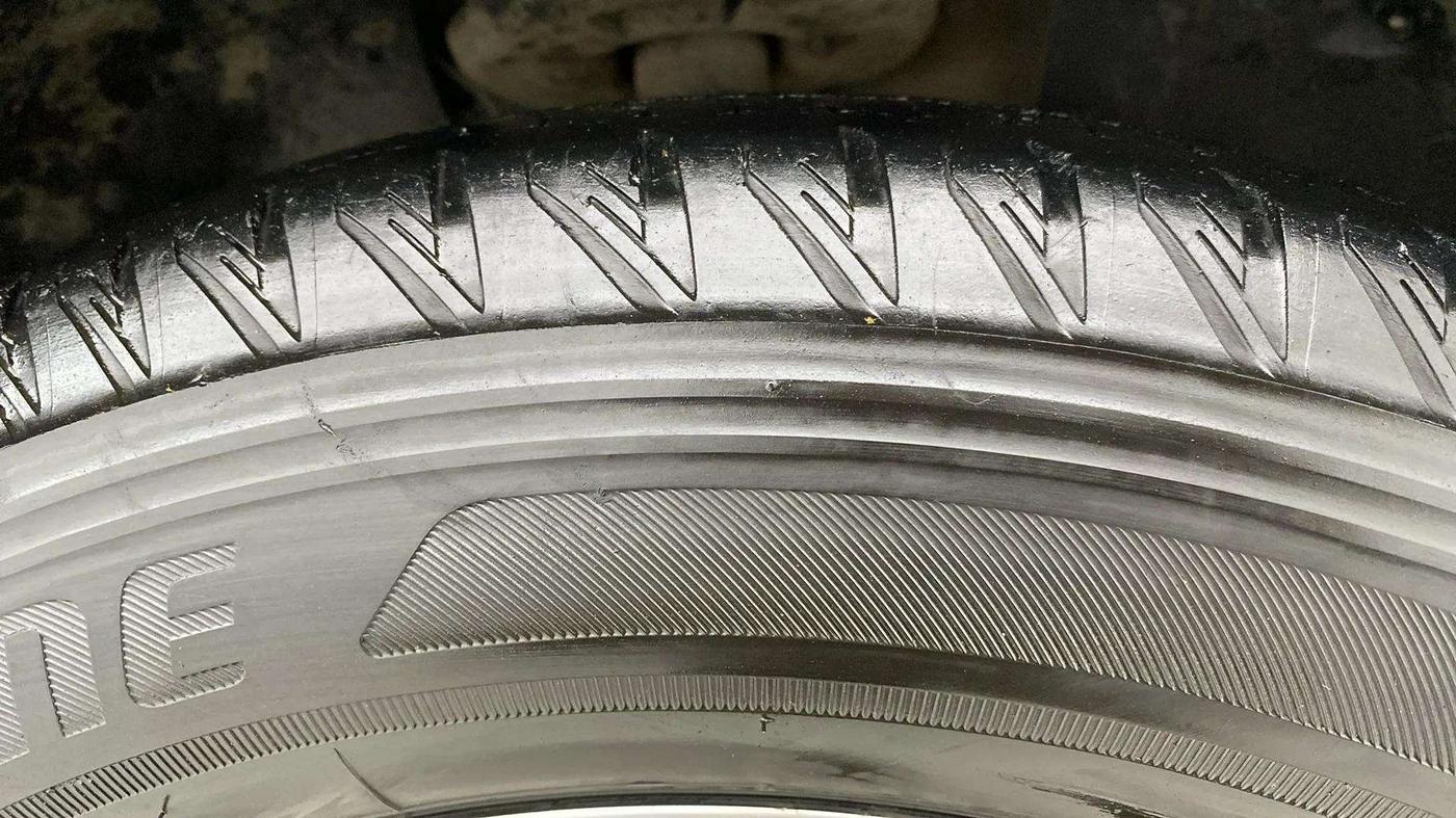 2019 Mahindra XUV500 W11(O), Diesel, Manual, 41,688 km, Right Front Tyre Tread