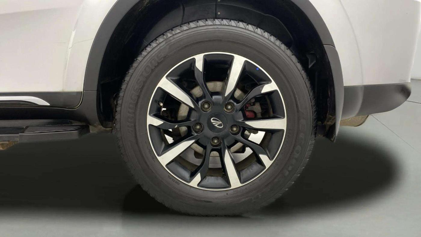 2019 Mahindra XUV500 W11(O), Diesel, Manual, 41,688 km, Left Rear Wheel
