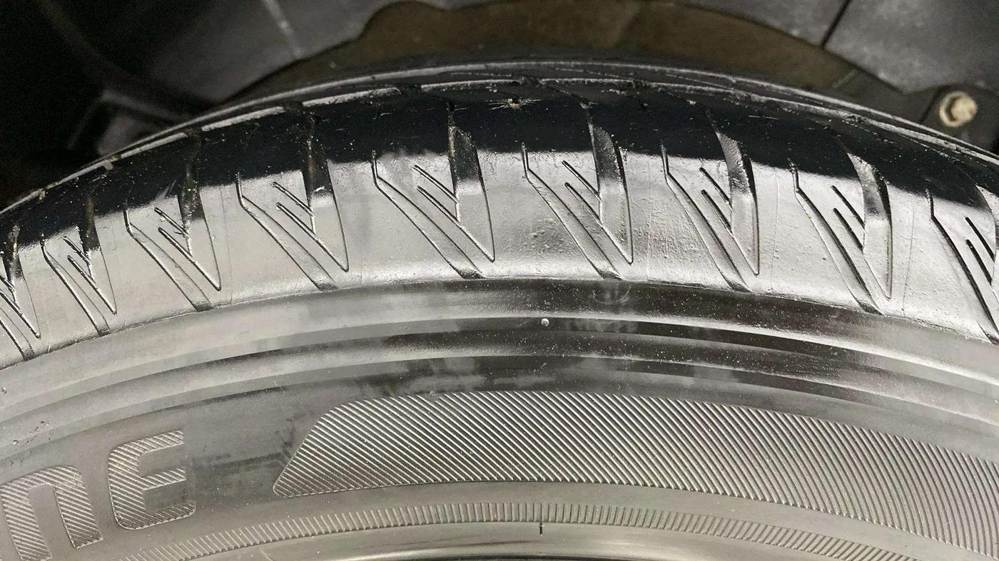 2019 Mahindra XUV500 W11(O), Diesel, Manual, 41,688 km, Left Rear Tyre Tread