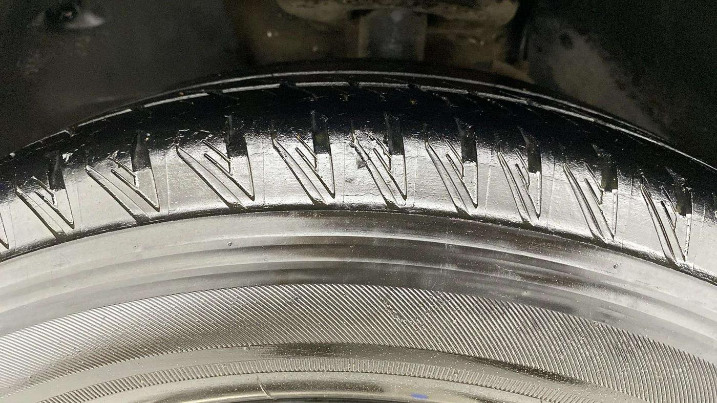 2019 Mahindra XUV500 W11(O), Diesel, Manual, 41,688 km, Left Front Tyre Tread