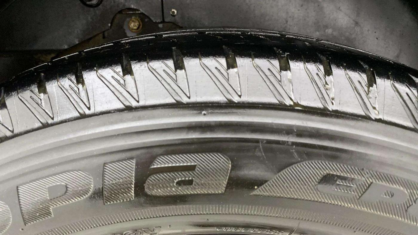 2019 Mahindra XUV500 W11(O), Diesel, Manual, 41,688 km, Right Rear Tyre Tread