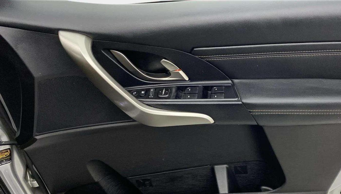 2019 Mahindra XUV500 W11(O), Diesel, Manual, 41,688 km, Driver Side Door Panels Control