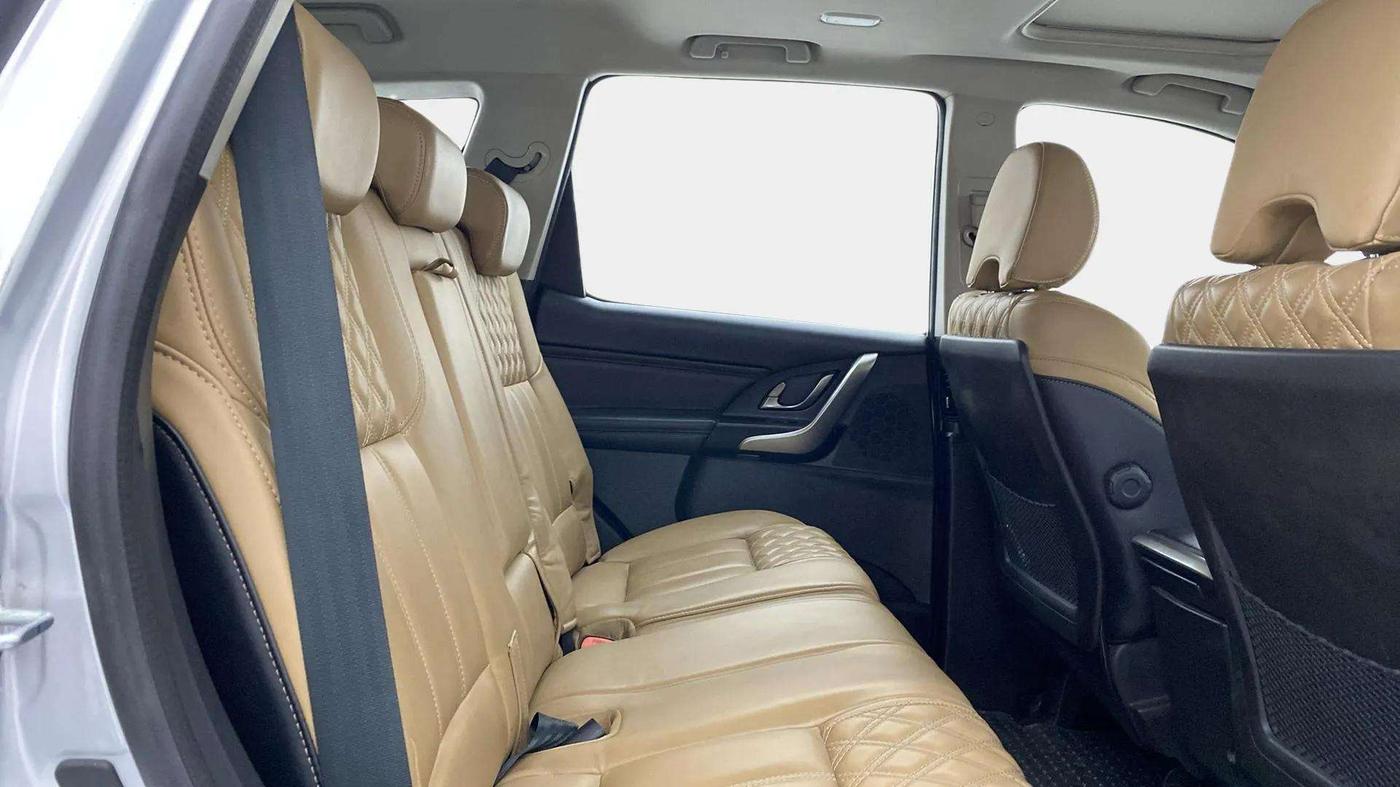 2019 Mahindra XUV500 W11(O), Diesel, Manual, 41,688 km, Right Side Rear Door Cabin