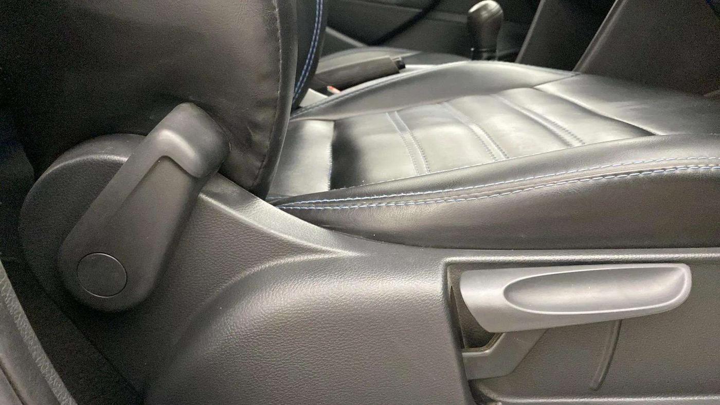2015 Volkswagen Polo COMFORTLINE 1.2L, Petrol, Manual, 53,717 km, Driver Side Adjustment Panel