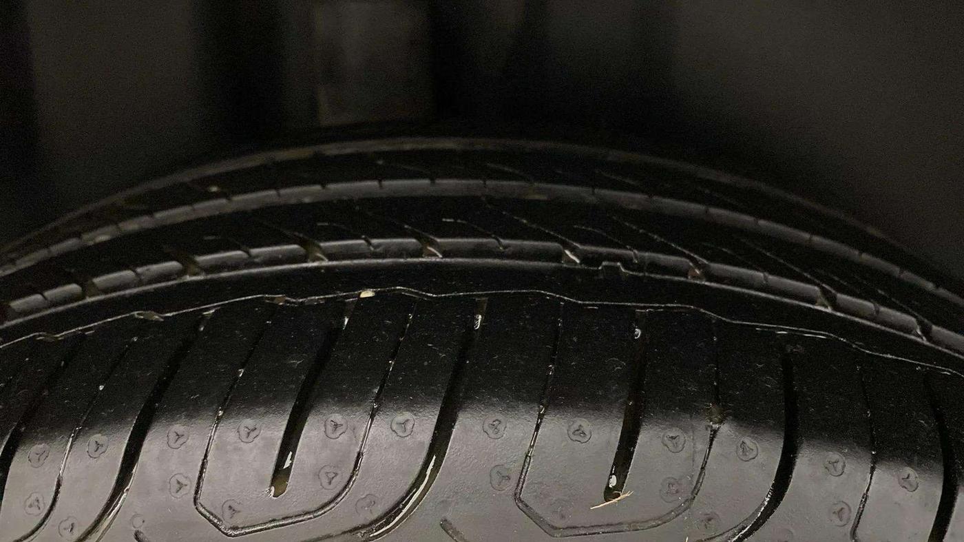 2015 Volkswagen Polo COMFORTLINE 1.2L, Petrol, Manual, 53,717 km, Right Rear Tyre Tread