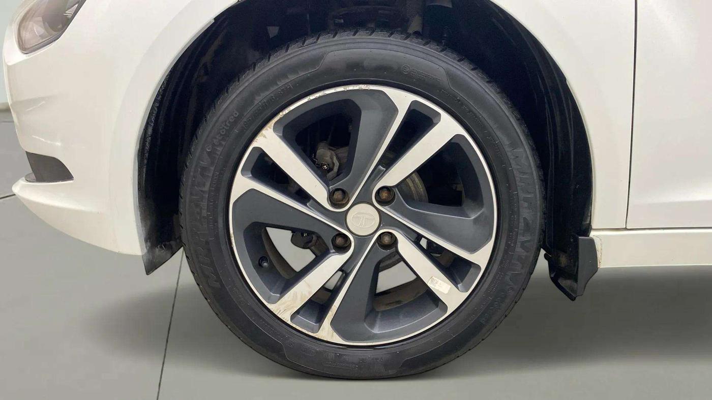 2020 Tata ALTROZ XZ PETROL, Petrol, Manual, 21,980 km, Left Front Wheel